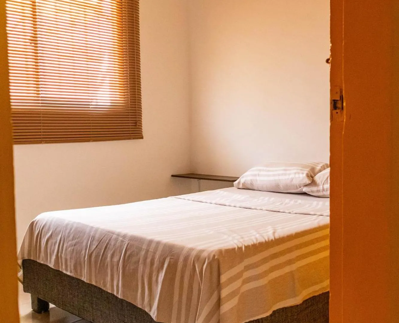 Alojamiento Familiar A Pocos Pasos De La Hermosa Bahia De Manga Cartagena Apartamento