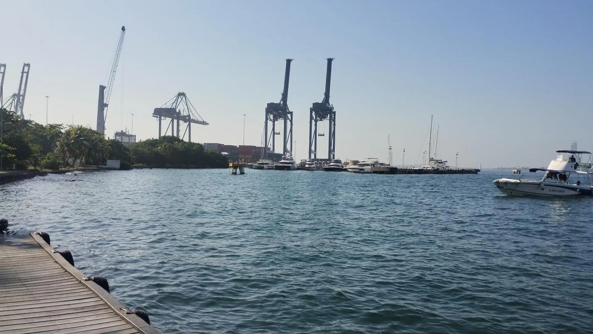 Alojamiento Familiar A Pocos Pasos De La Hermosa Bahia De Manga Cartagena コロンビア